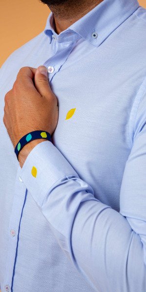 camisa-sirlemon-fabricada-en-españa-celeste-botones-colores