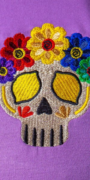 camiseta-sir-lemon-frida-khalo-lila-bordado